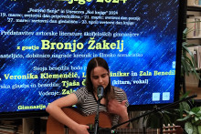 Iz NOČI (knjige) v DAN upanja s pisateljico  Bronjo Žakelj in gimnazijskimi pesnicami