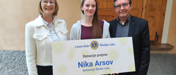 Nika Arsov, dijakinja 3. a, je prejemnica enkratne štipendije Lions kluba